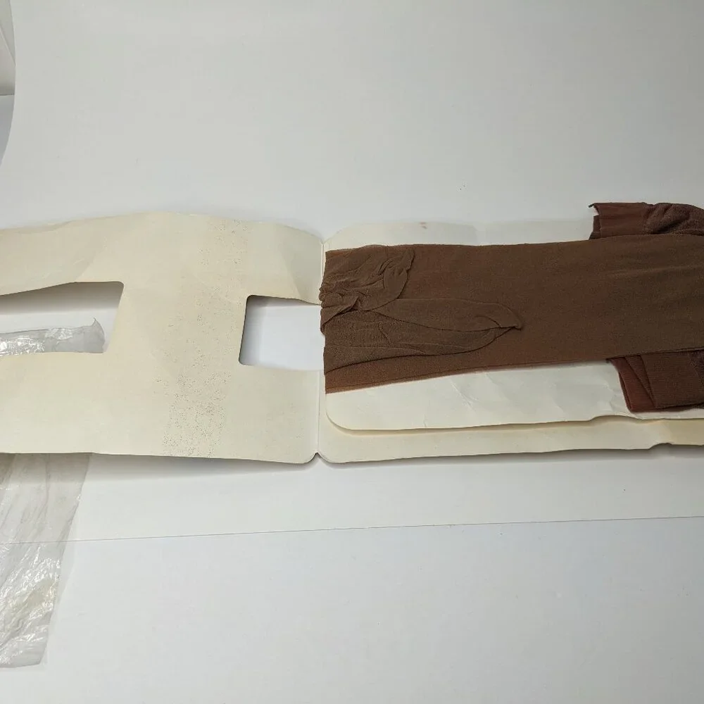 Givenchy Ultra Sheer Pantyhose Style 507 Le Beige Bare Stateley Fits 5'8